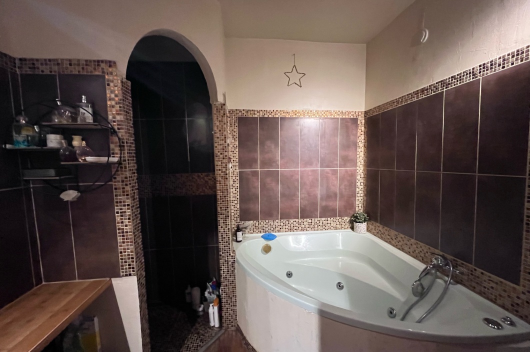 5 Chambres Chambres, 7 Chambres Chambres,1 Salle de bainsSalle de bain,Maison,Vente,561