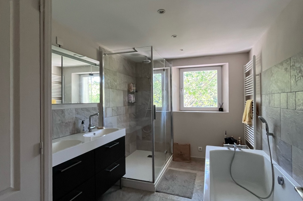 5 Chambres Chambres, 6 Chambres Chambres,1 Salle de bainsSalle de bain,Maison,Vente,564