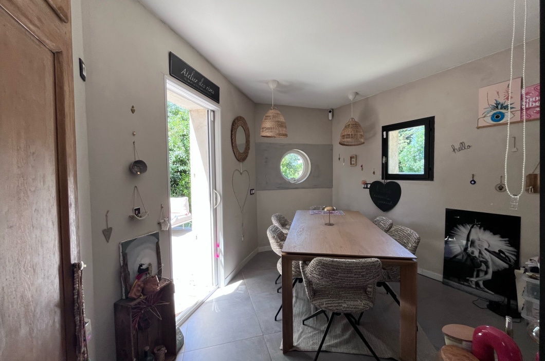 5 Chambres Chambres, 7 Chambres Chambres,1 Salle de bainsSalle de bain,Maison,Vente,561